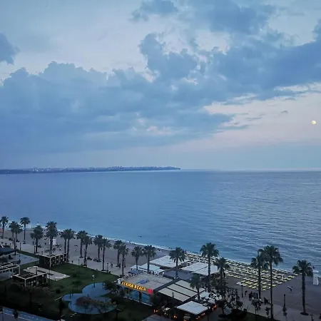 Pearly أنطاليا